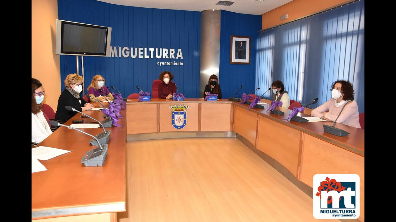 Laura Arriaga invita a tejer redes que protejan a las mujeres víctimas de violencia de género.