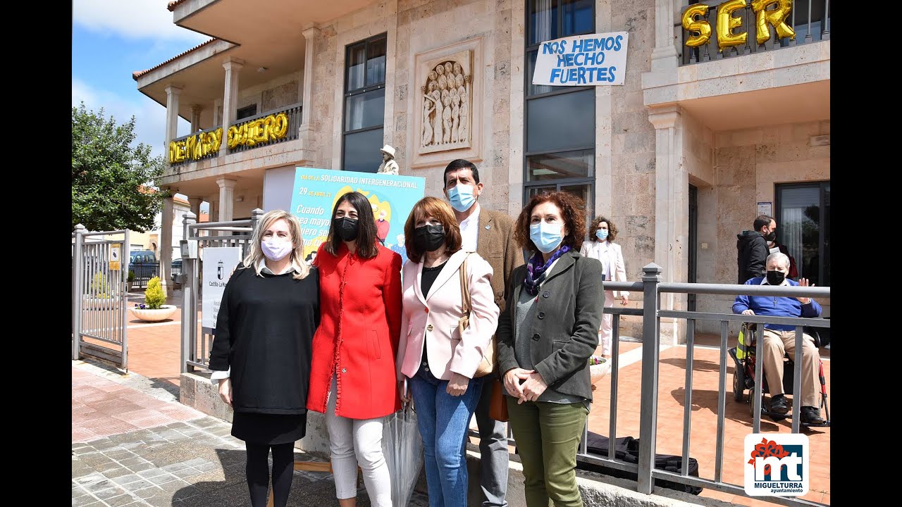 Laura Arriaga asiste al "Encuentro Intergeneracional" organizado por ACESCAM, abril de 2021.