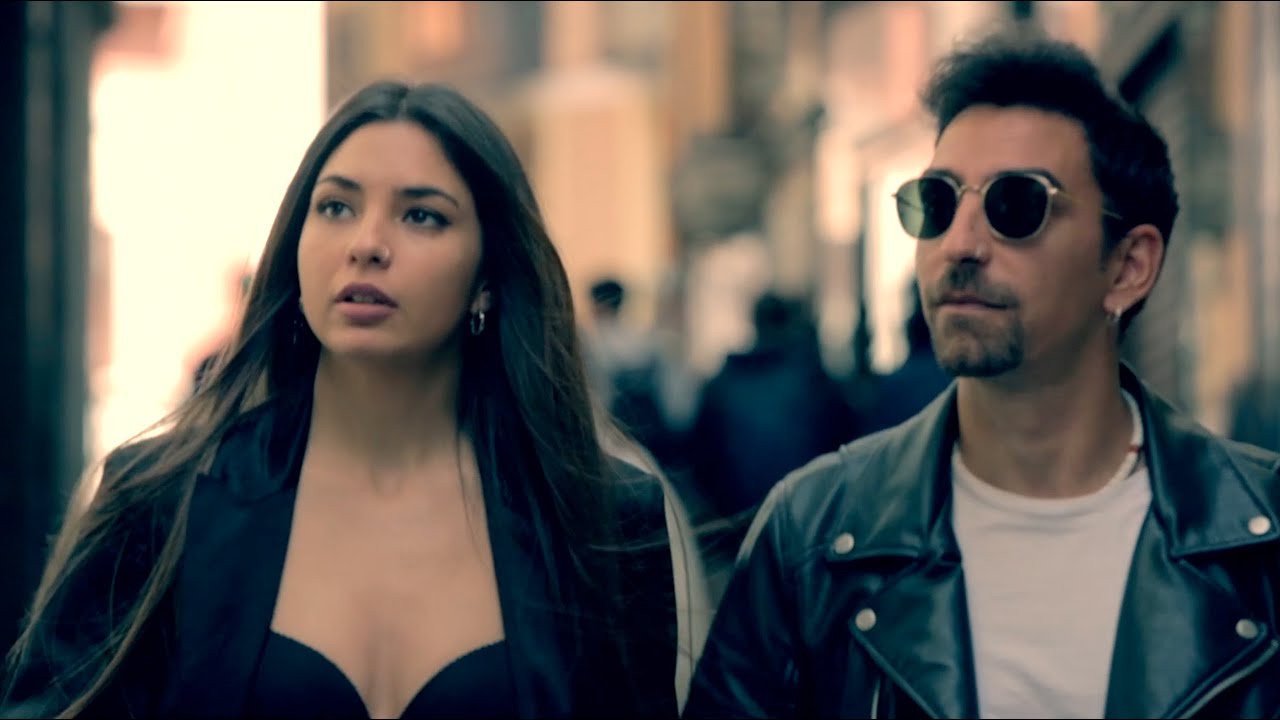 Roberto Garu - CIEN MOTIVOS (Vídeo Clip Oficial)