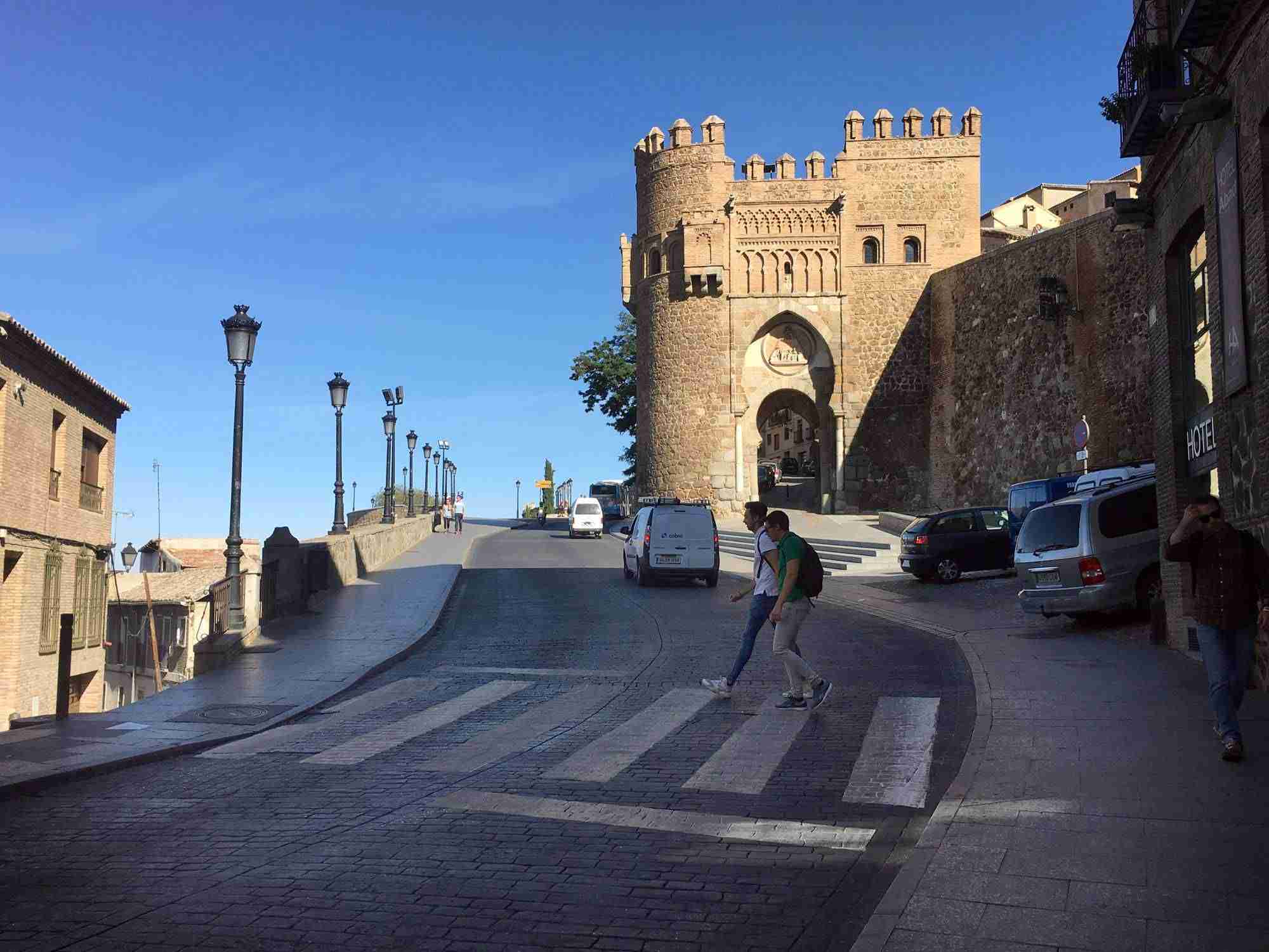 Toledo mejora la señalización horizontal de varias calles y ubica un nuevo paso de peatones en Real del Arrabal 3