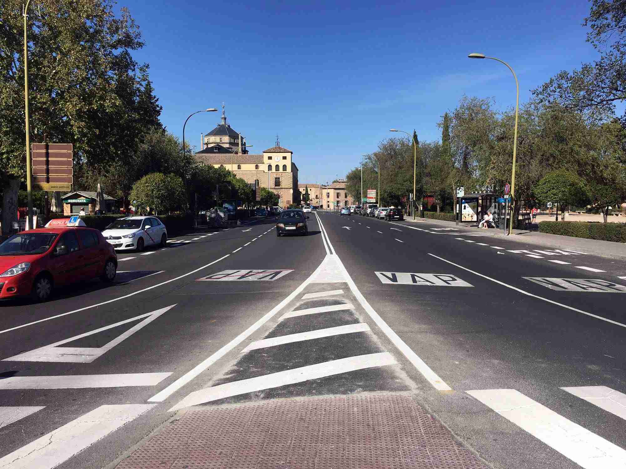 Toledo mejora la señalización horizontal de varias calles y ubica un nuevo paso de peatones en Real del Arrabal 1