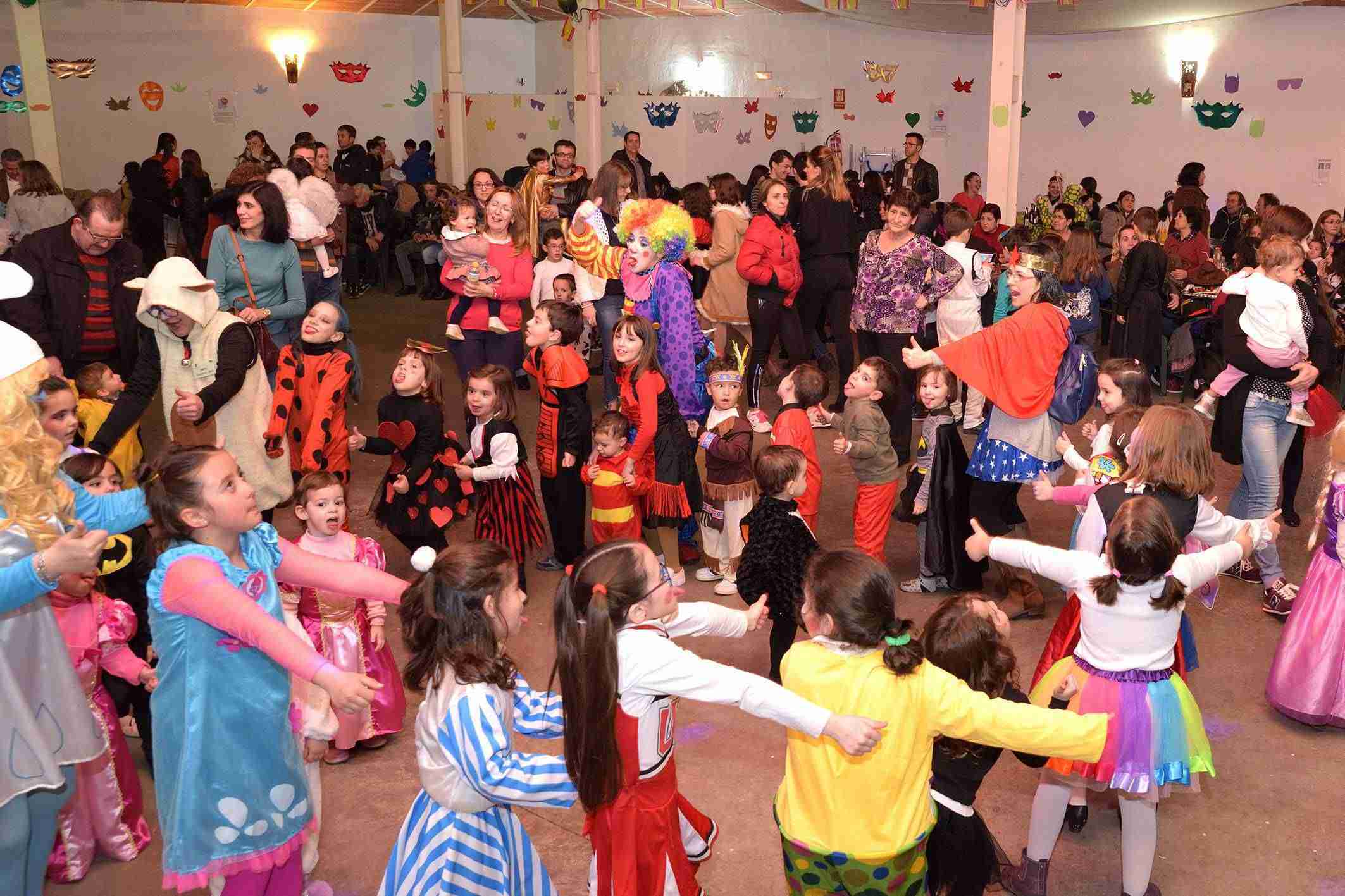 Más de 200 niños y niñas participaron en el Baile Infantil de Carnaval 2