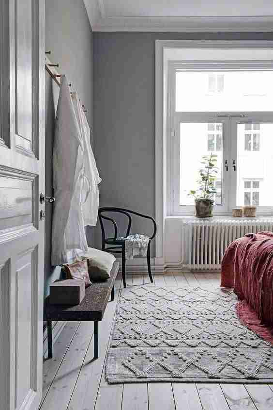 Cómo poner una alfombra en el dormitorio. ¡8 formas de acertar!   Decoración de dormitorio moderna, Decoración de unas, Alfombras habitacion