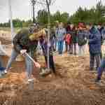Día Forestal Mundial plantando árboles en la vía verde en Argamasilla de Alba 9