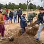 Día Forestal Mundial plantando árboles en la vía verde en Argamasilla de Alba 10