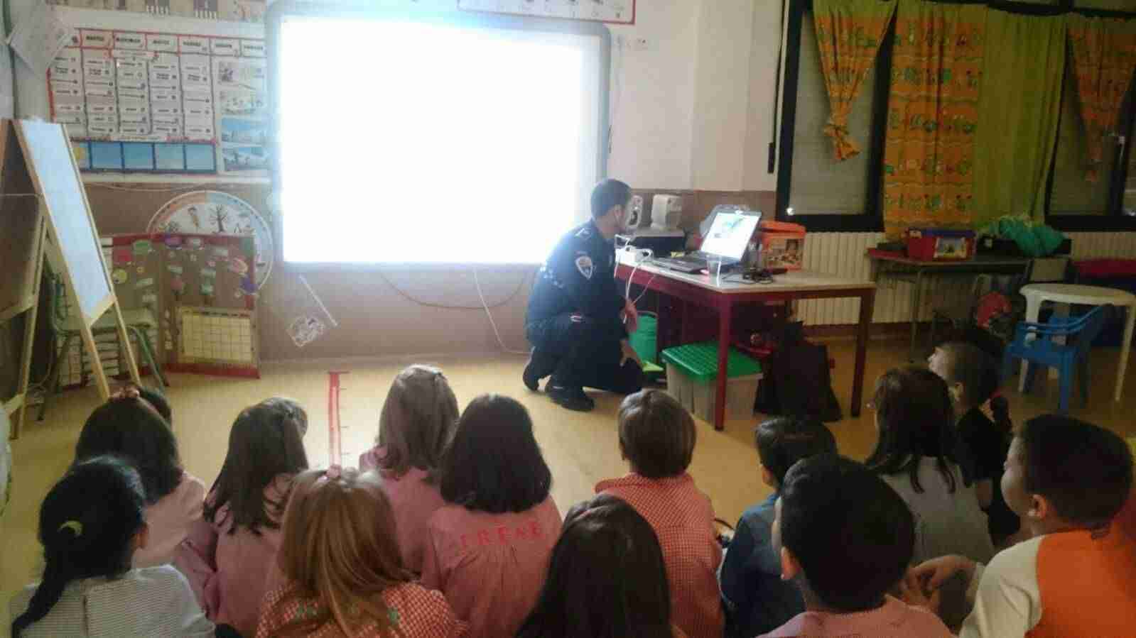 La policía local de Torralba imparten un curso de educación víal a los más pequeños 3