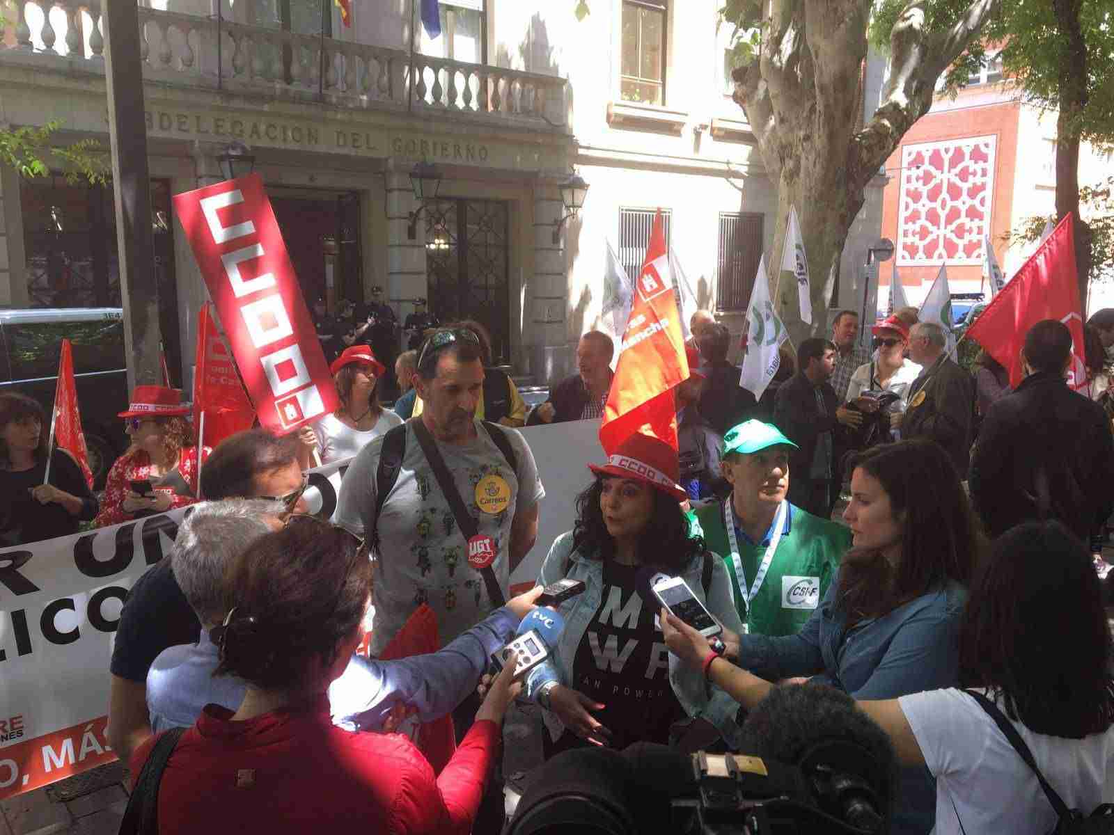 La plantilla de Correos se moviliza para exigir el fin de la precariedad laboral en la empresa 2