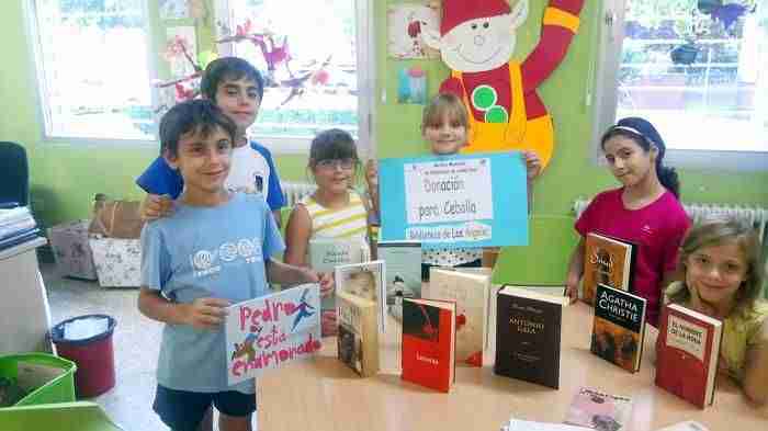 Ciudad Real dona medio millar de libros para la Biblioteca de Cebolla afectada por la riada 1