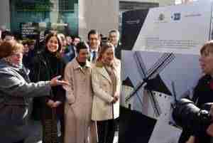 Pilar-Zamora-y-Ana-Pastor-inauguran-la-exposición-“40-años-de-España-en-Democracia”.jpg 3