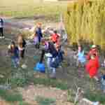 Los niños y niñas de la Pequeteca y de la Ludoteca plantan cerca de un centenar de encinas 6