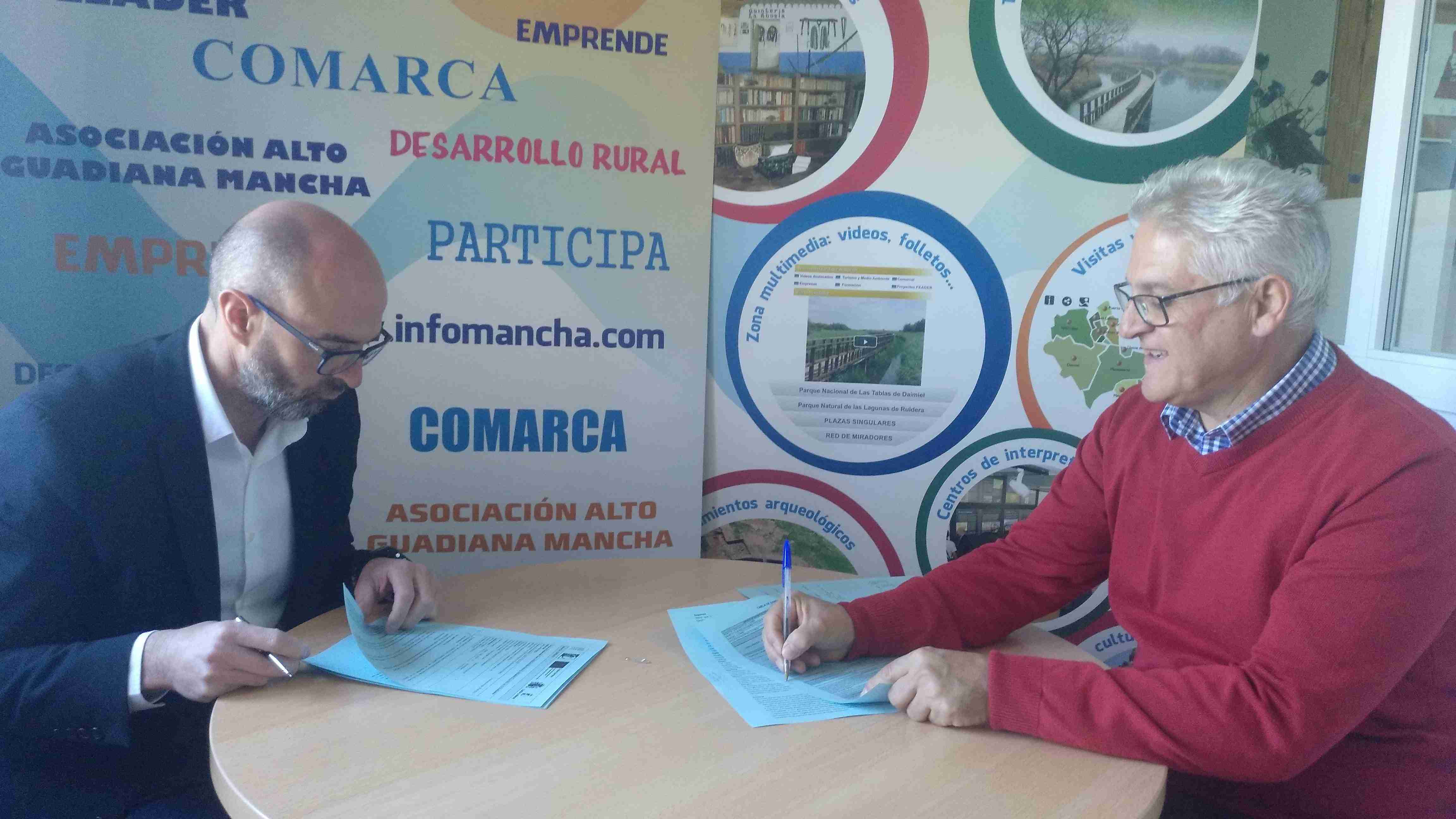 Firmados tres nuevos contratos con promotores de proyectos de la comarca Alto Guadiana Mancha 1