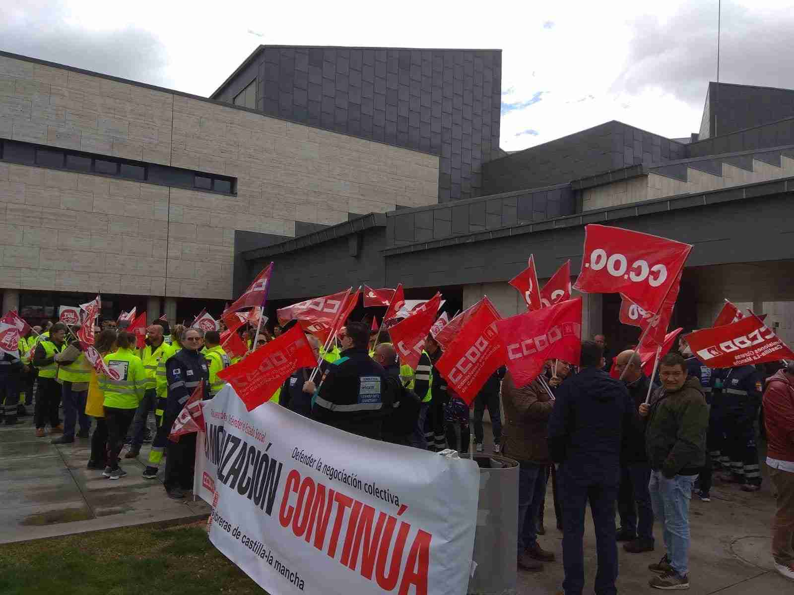 Los trabajadores de las ambulancias del SESCAM inician en Ciudad Real el camino a la huelga general en el Transporte Sanitario de CLM 1