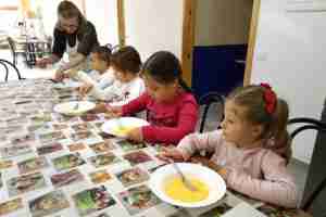 Los centros Infanto-Juvenil y de Día de Mayores comparten una jornada gastronómica tradicional 2