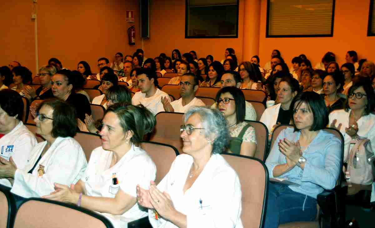 La Gerencia de Atención Integrada de Alcázar de San Juan presenta ante un centenar de asistentes la actividad científica de su Enfermería 2