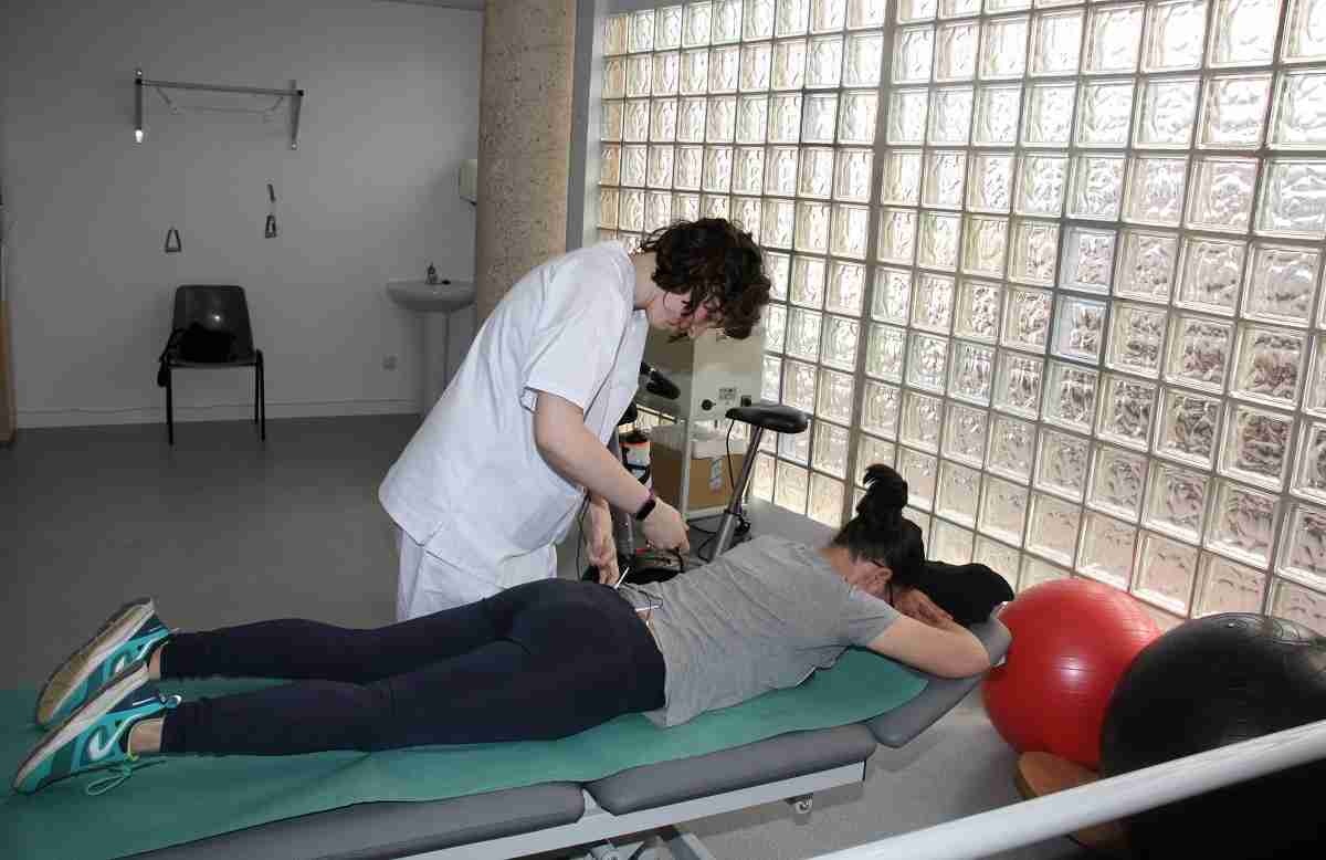 La sala de fisioterapia del Centro de Salud de Villafranca de los Caballeros empieza a prestar asistencia a los primeros pacientes 2