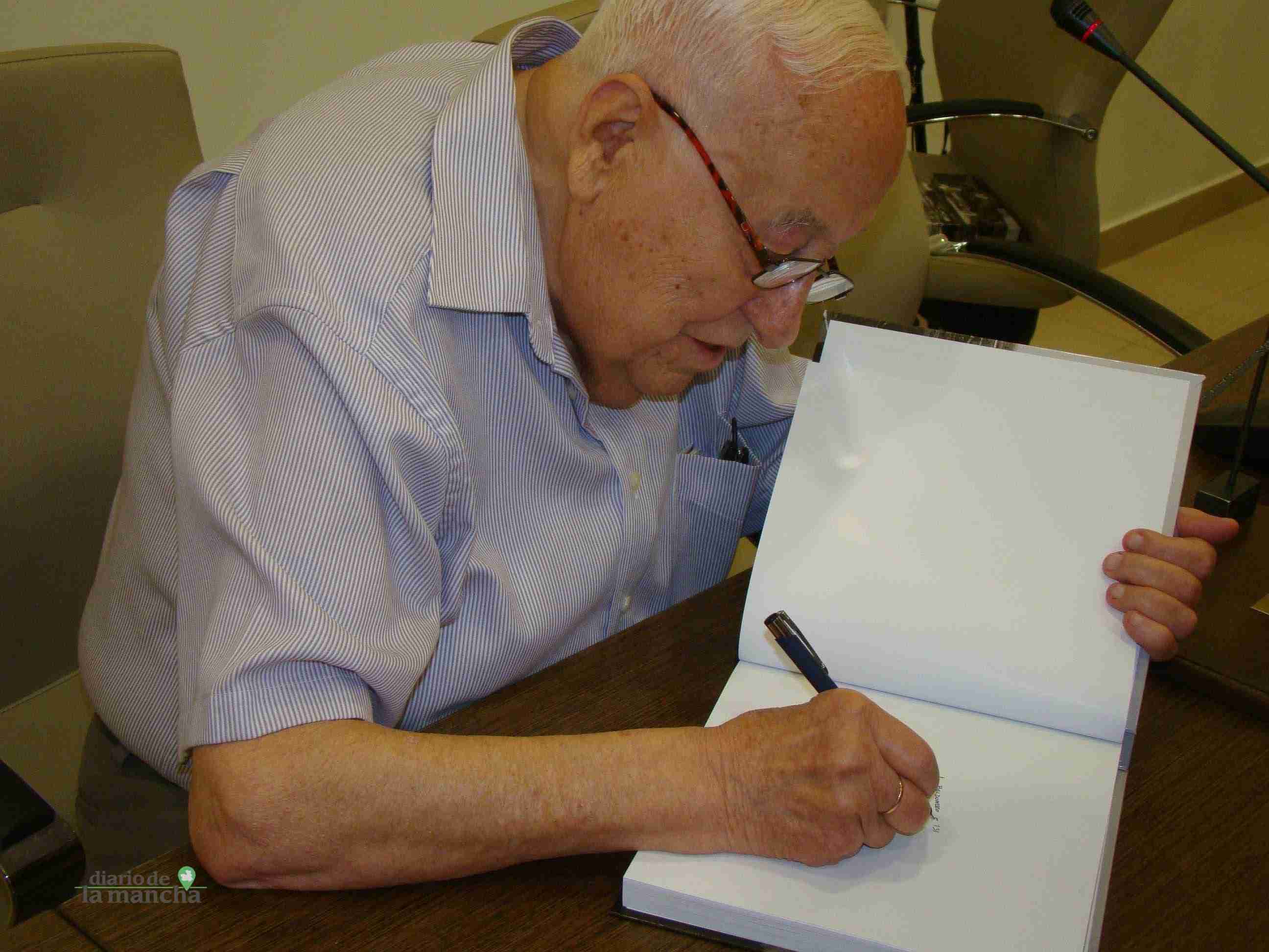 El quintanareño José Fernández Rodríguez presenta su libro “Quintanar en la Memoria” 4