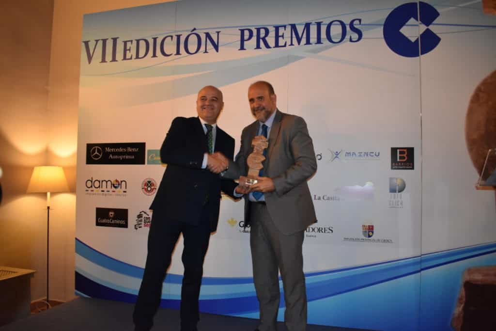 cope cuenca entrega premio a vicepresidente regional