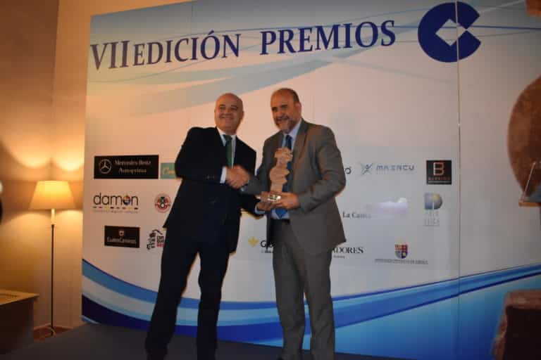 cope cuenca entrega premio a vicepresidente regional