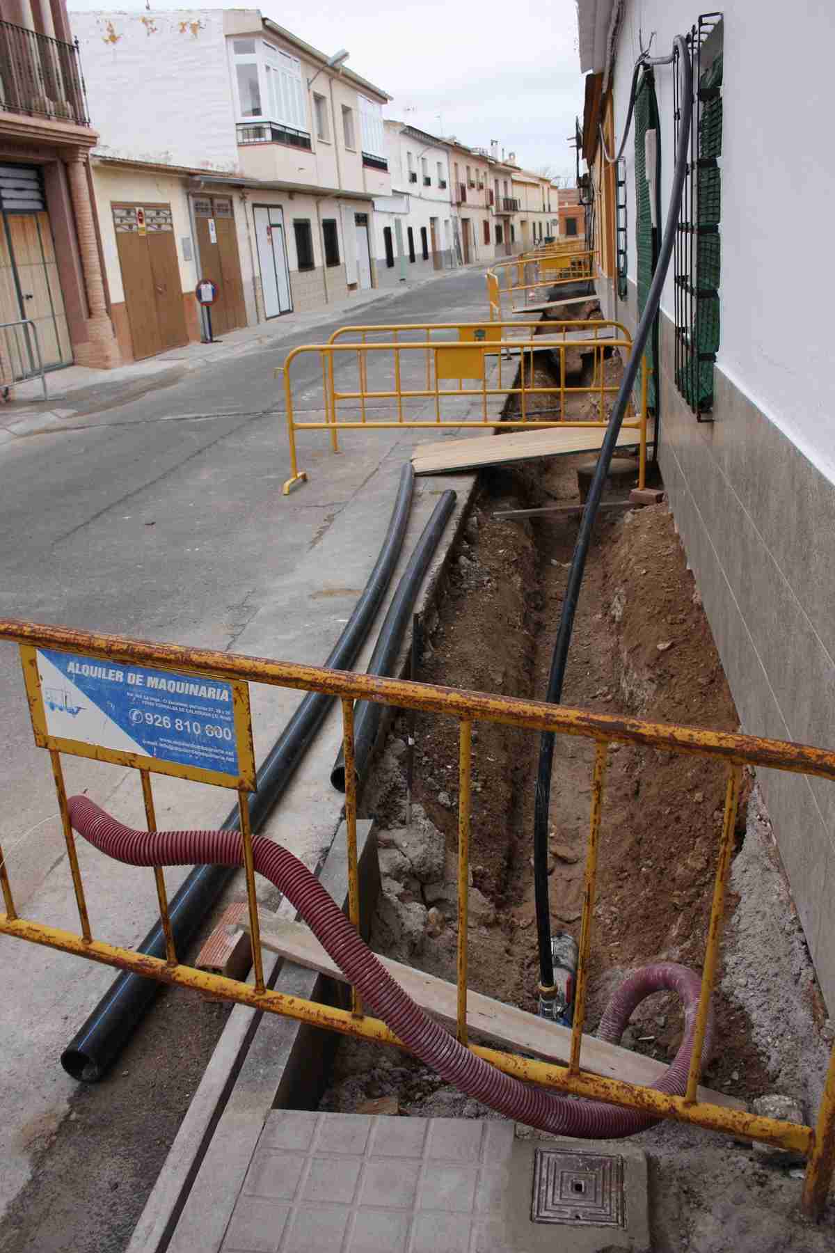 El Ayuntamiento trabaja en la renovación de redes de agua en la calle Hernán Cortés 1