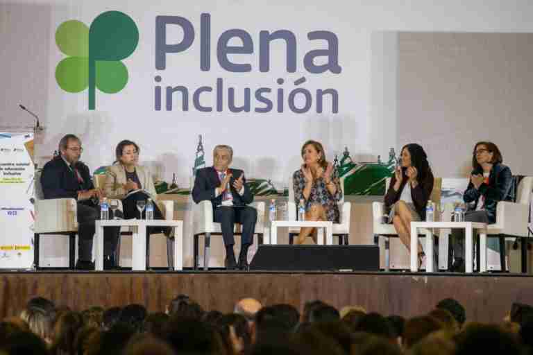 se incrementan docentes y no docentes para inclusion en centros educativos de clm