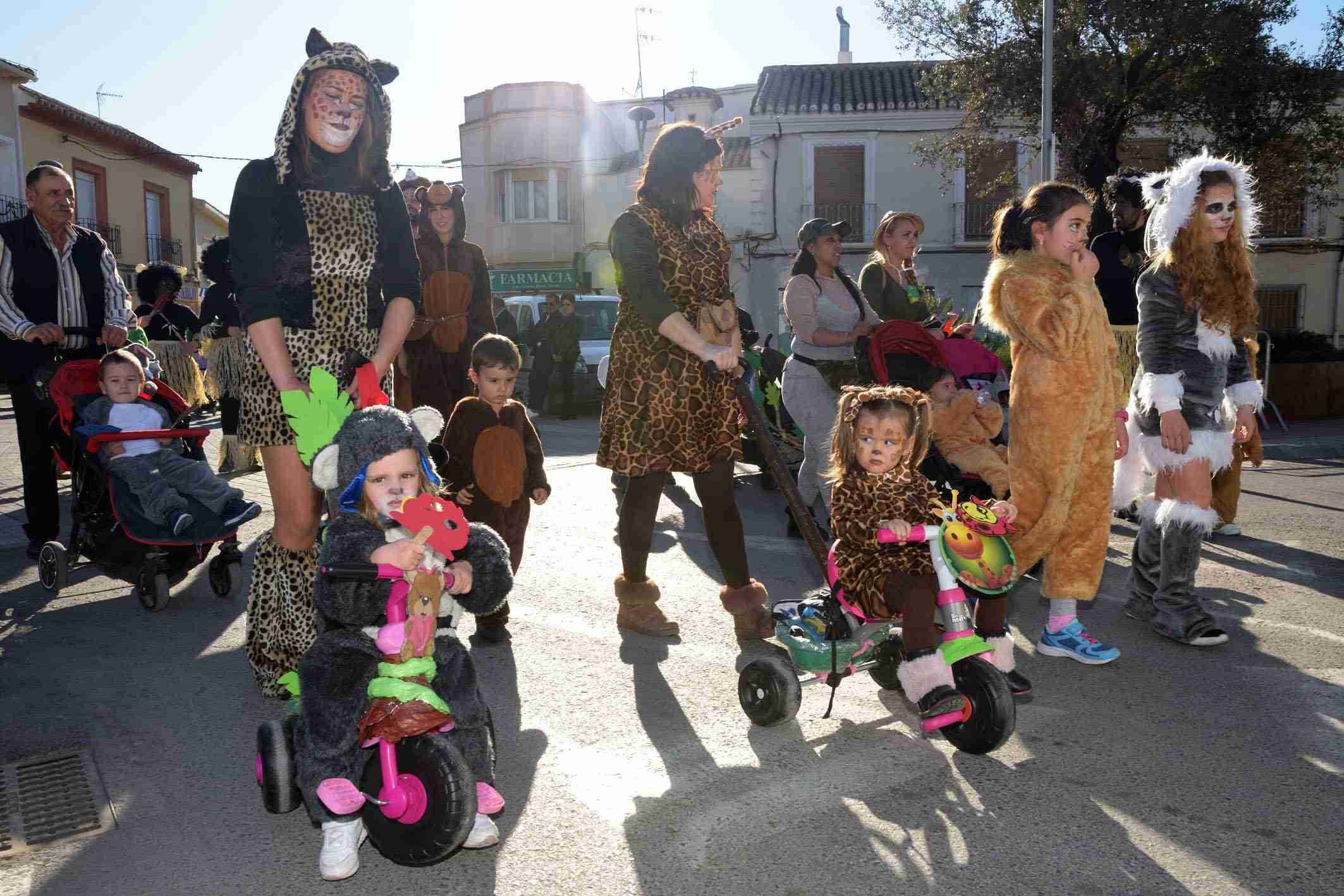 Cientos de niños participaron en el Desfile de Comparsas Infantiles de Argamasilla de Alba 1