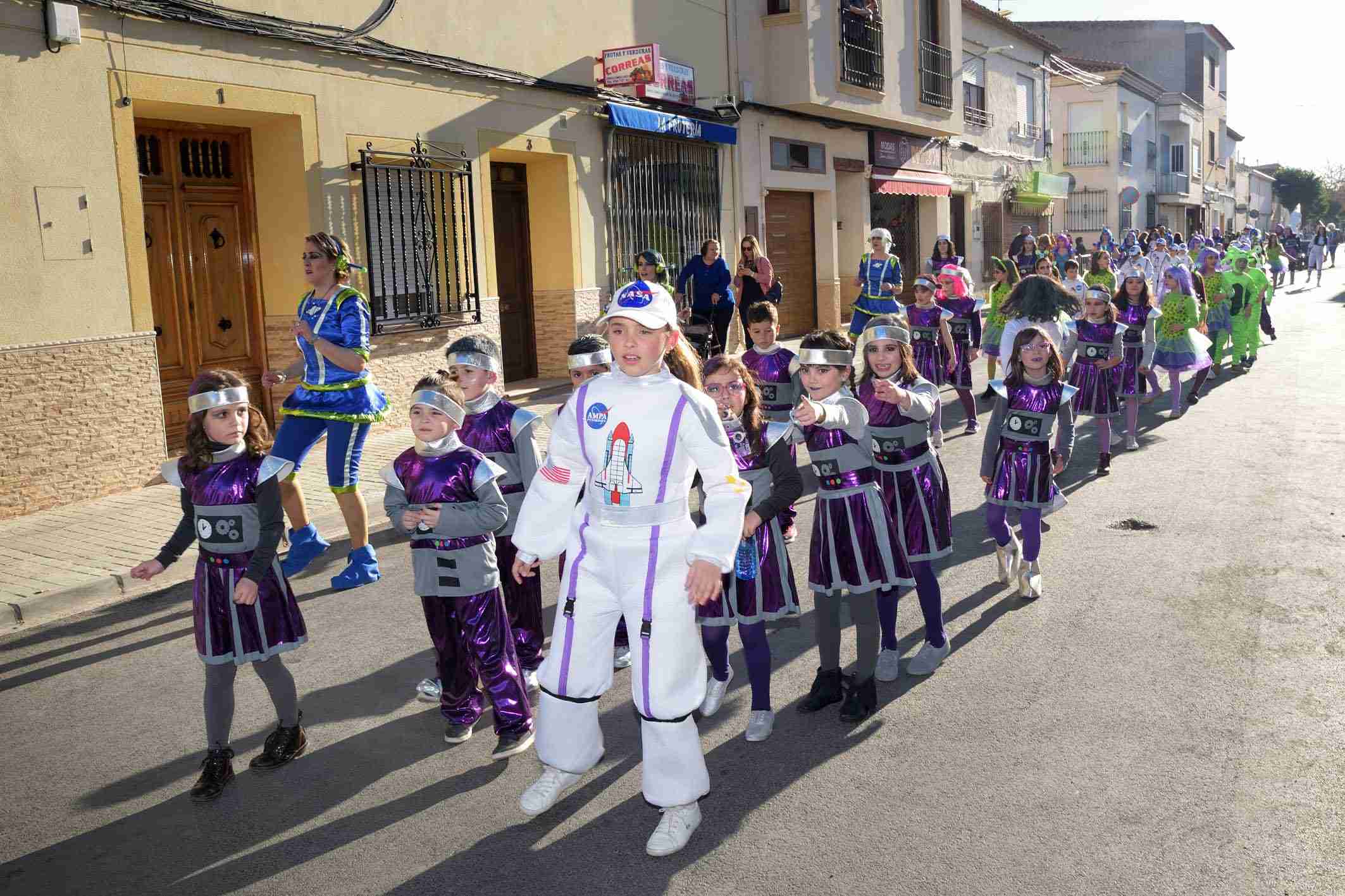 Cientos de niños participaron en el Desfile de Comparsas Infantiles de Argamasilla de Alba 4