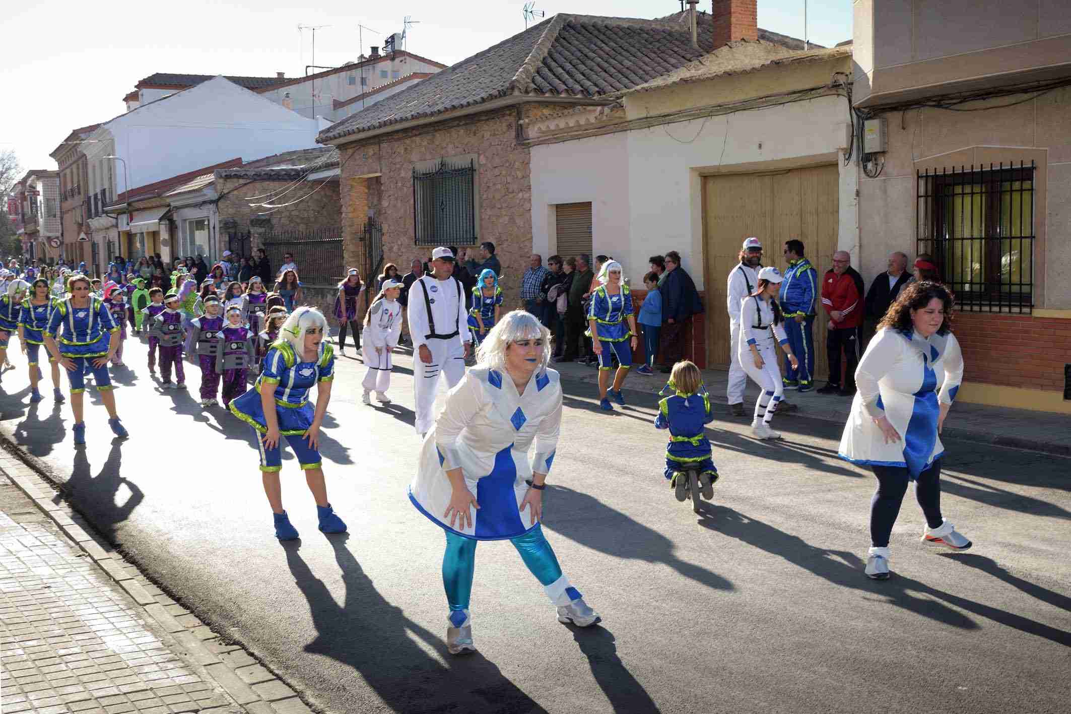 Cientos de niños participaron en el Desfile de Comparsas Infantiles de Argamasilla de Alba 5