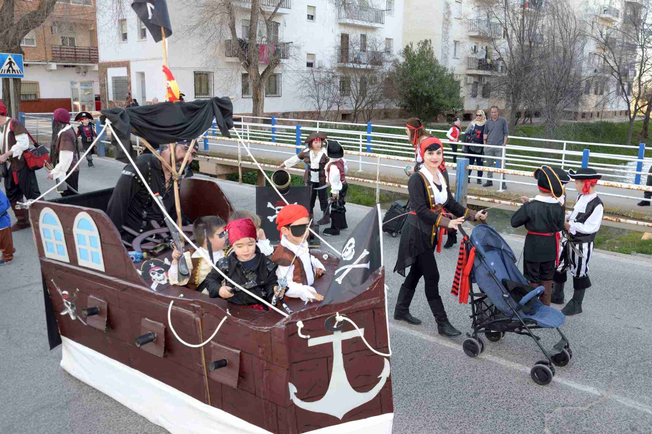 Cientos de niños participaron en el Desfile de Comparsas Infantiles de Argamasilla de Alba 9