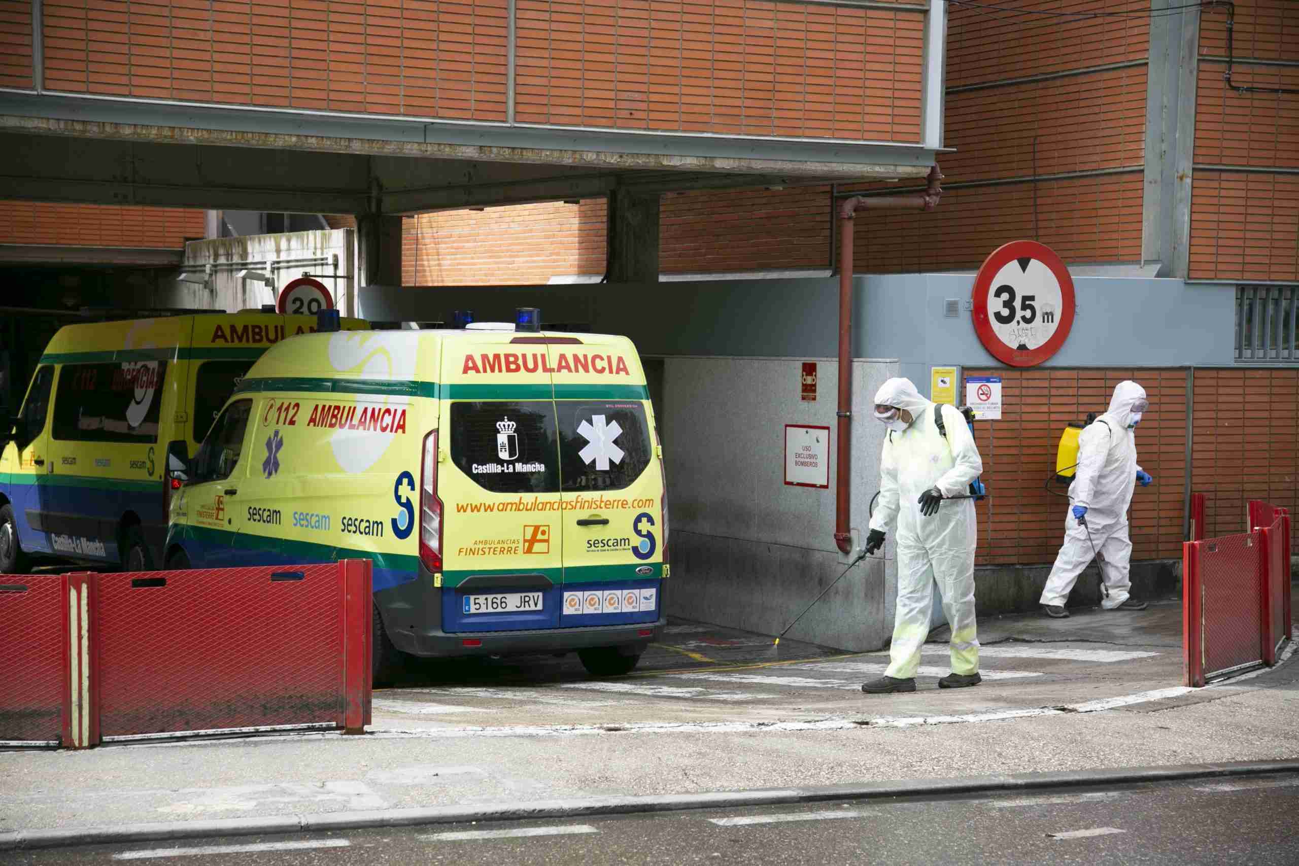 Toledo comienza la desinfección de la vía pública en centros sanitarios, farmacias, supermercados y colegios 1