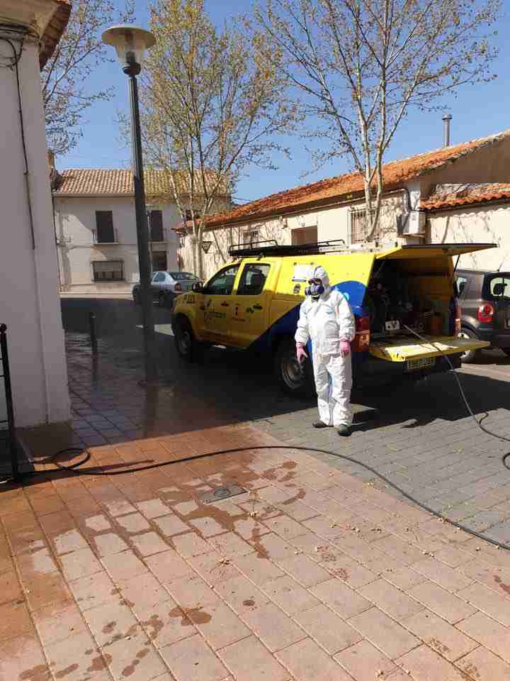 Villarta de San Juan desinfecta calles y lugares de tránsito para combatir el coronavirus 2