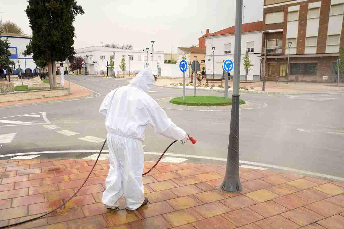 El Ayuntamiento de Argamasilla de Alba comienza las tareas de desinfección contra el COVID-19 1