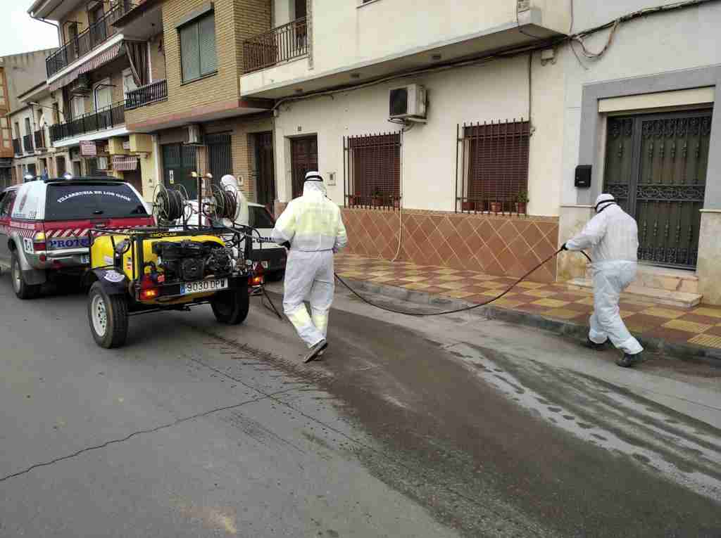 El Ayuntamiento de Villarrubia de los Ojos acomete trabajos de desinfección en calles y espacios públicos para evitar contagios 3