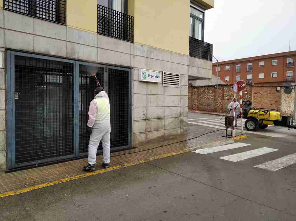 El Ayuntamiento de Villarrubia de los Ojos acomete trabajos de desinfección en calles y espacios públicos para evitar contagios 2