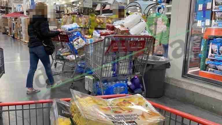 Cliente en Costco Madrid con el carro tope por el coronavirus