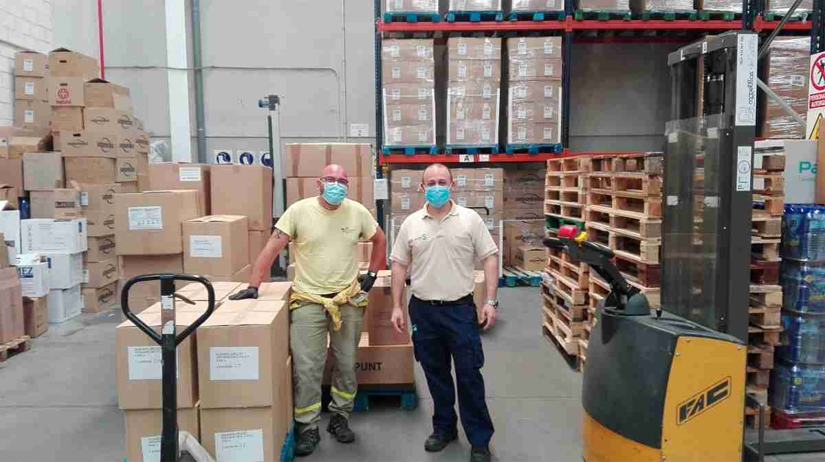 El Gobierno de Castilla-La Mancha reparte un nuevo cargamento con artículos de protección para los hospitales 1
