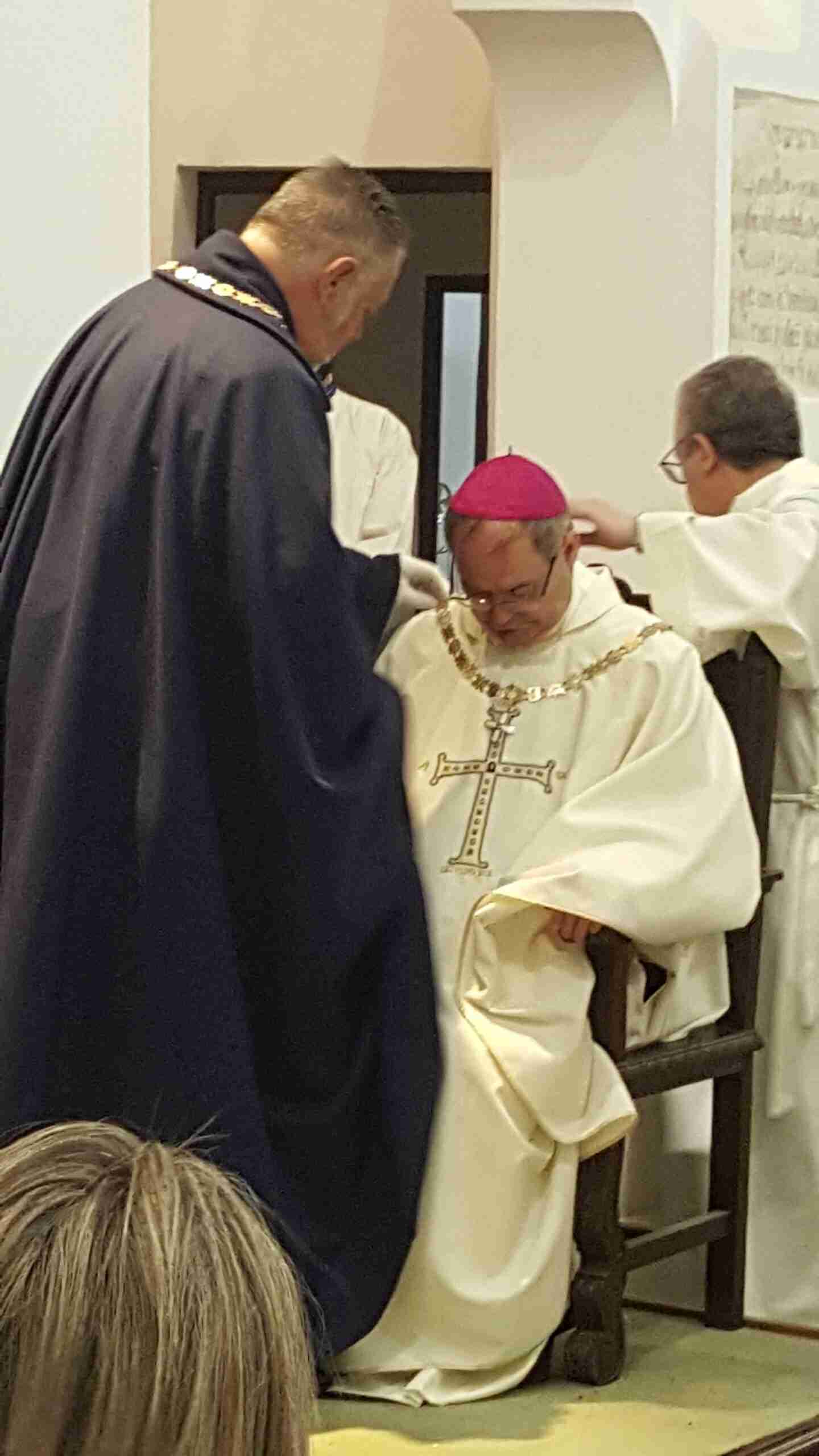 Entrega del Collar de la Hermandad Mozárabe al Arzobispo de Toledo, Mons. Don Francisco Cerro Chaves 1