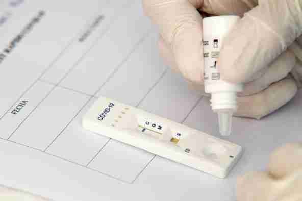 Castilla-La Mancha confirma que de las 238 pruebas PCR realizadas ayer en el asentamiento de la Carretera de las Peñas, únicamente 10 han dado positivo a coronavirus 2