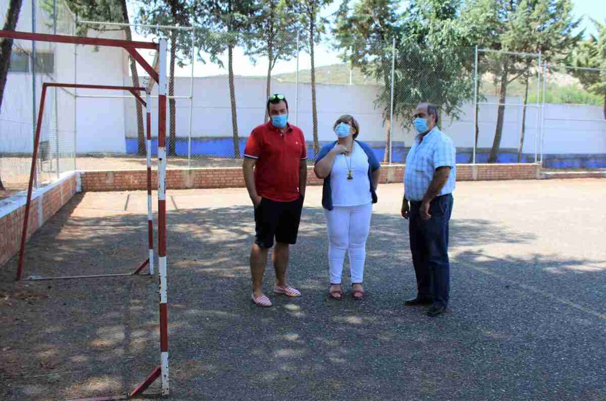 La pista deportiva del colegio “José María del Moral” en Ballesteros de Calatrava y una reforma por 21.000 euros 2
