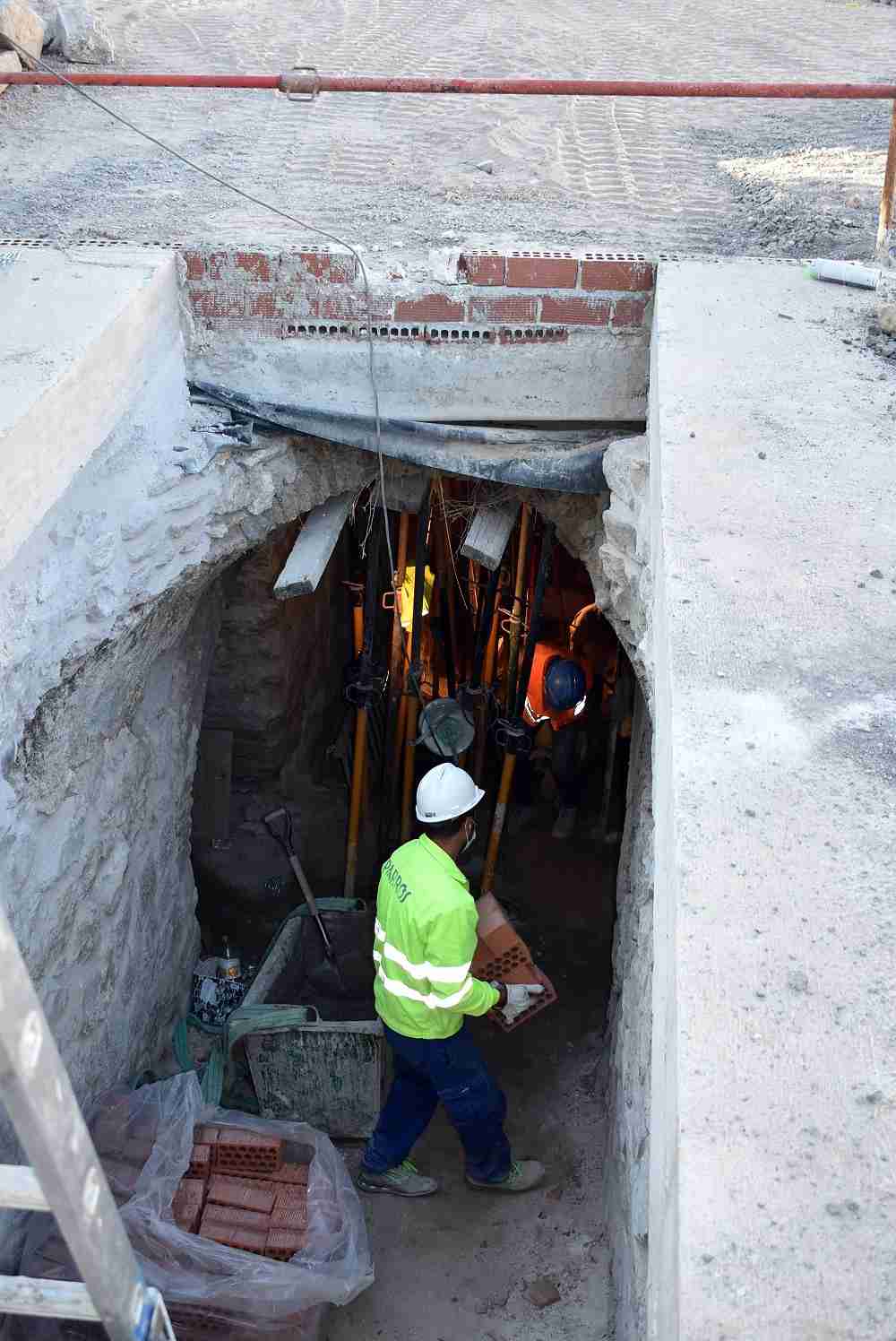 obras de adecuación del entorno del Arco del Torreón