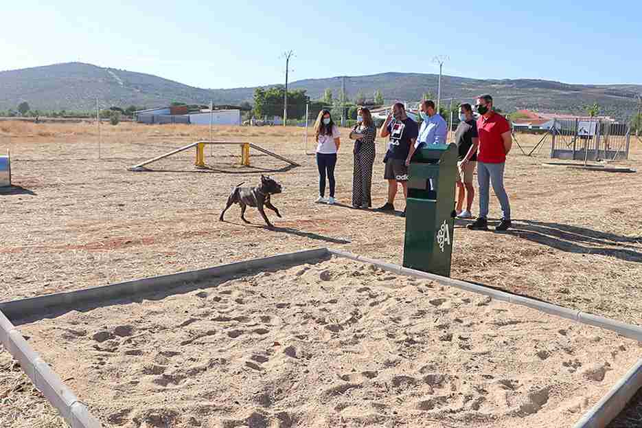 El Ayuntamiento puso en marcha un parque de esparcimiento canino 1