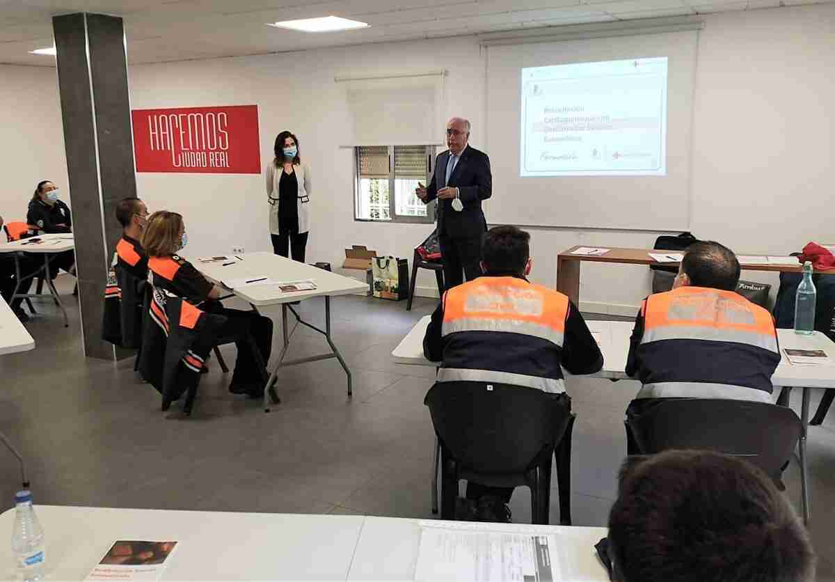 El Gobierno de Castilla-La Mancha celebra un curso en Ciudad Real para uso del desfibrilador para voluntarios de Protección Civil 1