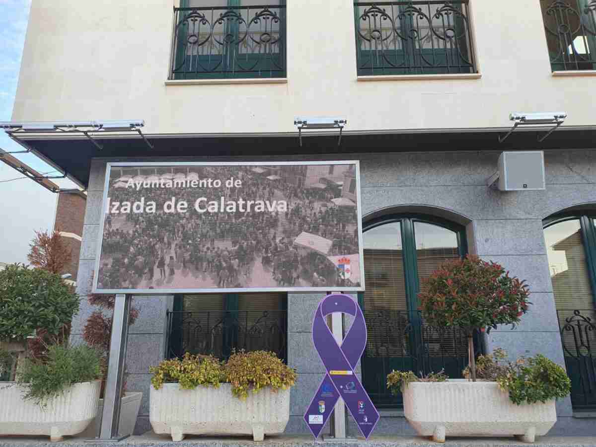 Colocan “señales de tráfico” contra violencia de género en Calzada de Calatrava 1