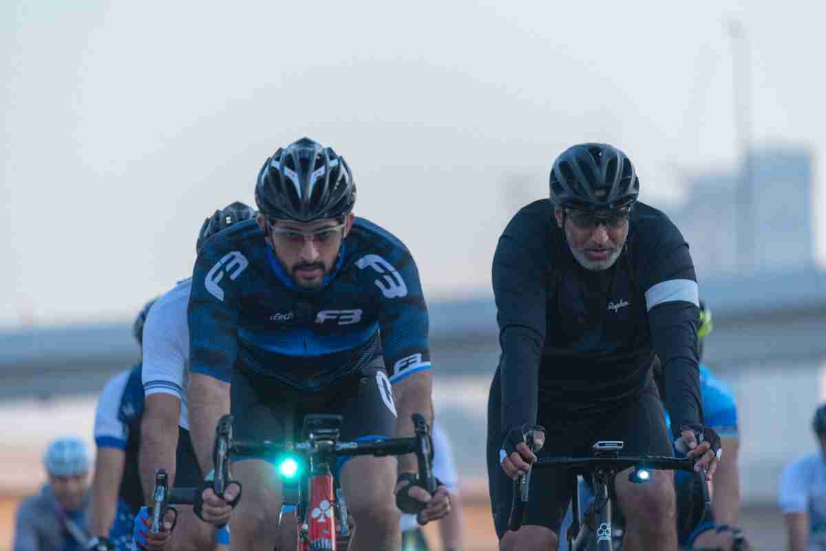 Más de 20.000 ciclistas hacen historia en la carretera más larga de Emiratos Árabes 6