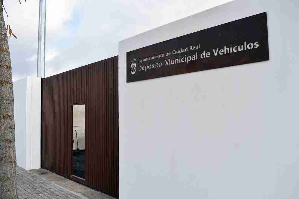 Pilar Zamora visita las obras del nuevo depósito municipal de vehículos 2