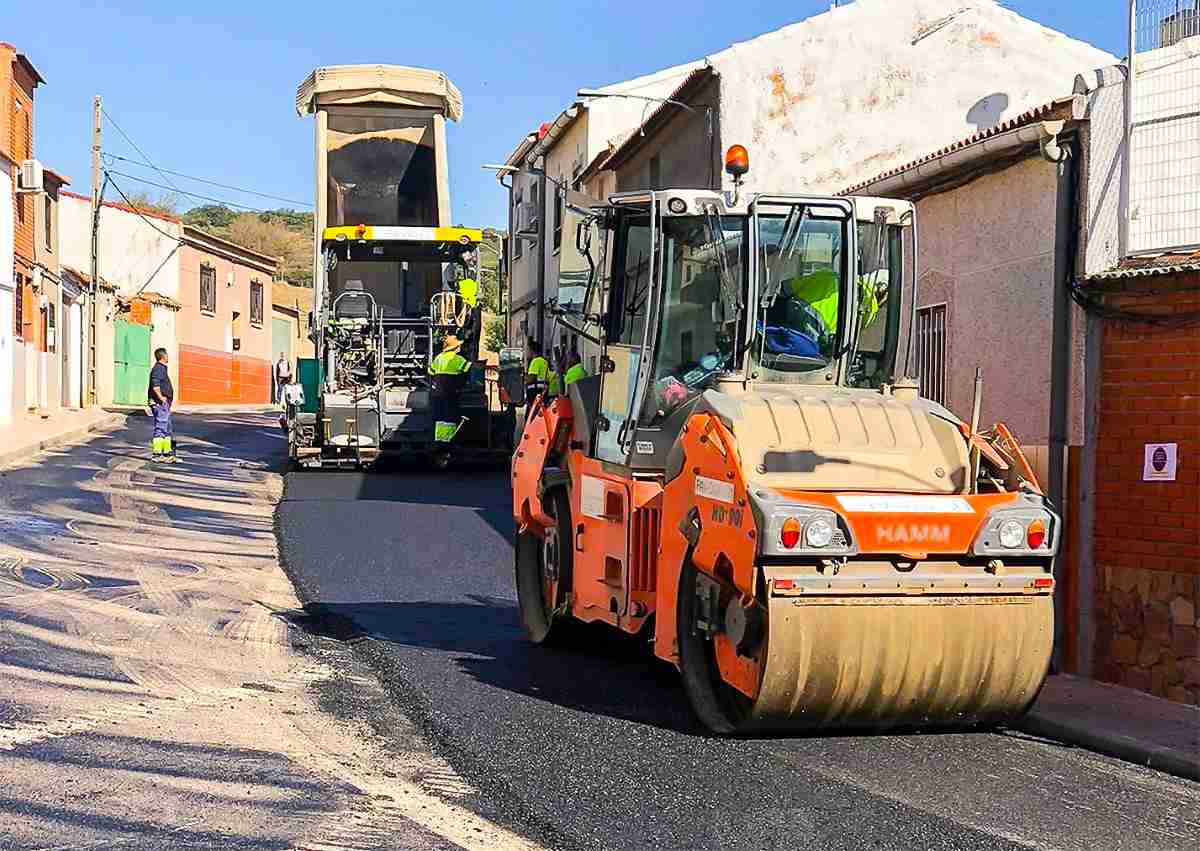 asfaltan calles de la vinuela