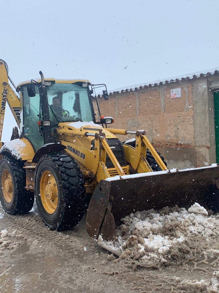 El Ayuntamiento de Aldea del Rey trabaja en la limpieza de calles y pide a los vecinos que se queden en casa por la nevada y para minimizar contagios 8