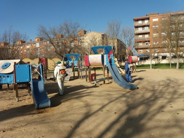 Limpieza áreas infantiles y street workout (3)