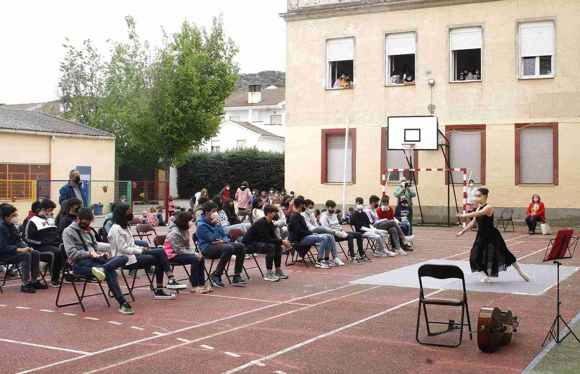 Aurora Rey mantiene un encuentro literario con los alumnos del Colegio Maestro Ávila y Santa Teresa de Almodóvar del Campo 1