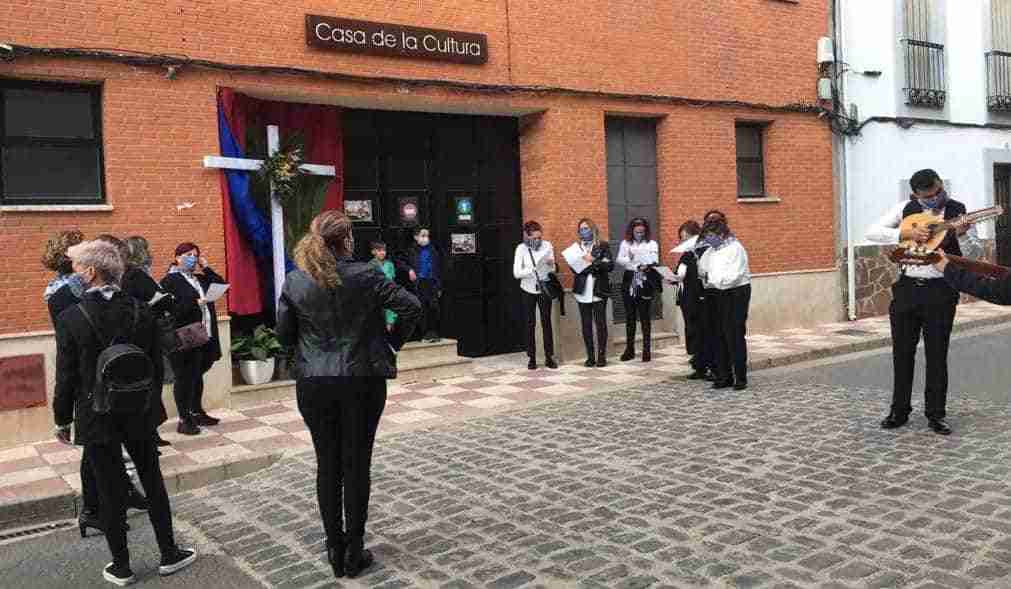Corral de Calatrava canta los mayos a las Cruces y a su Patrona 1