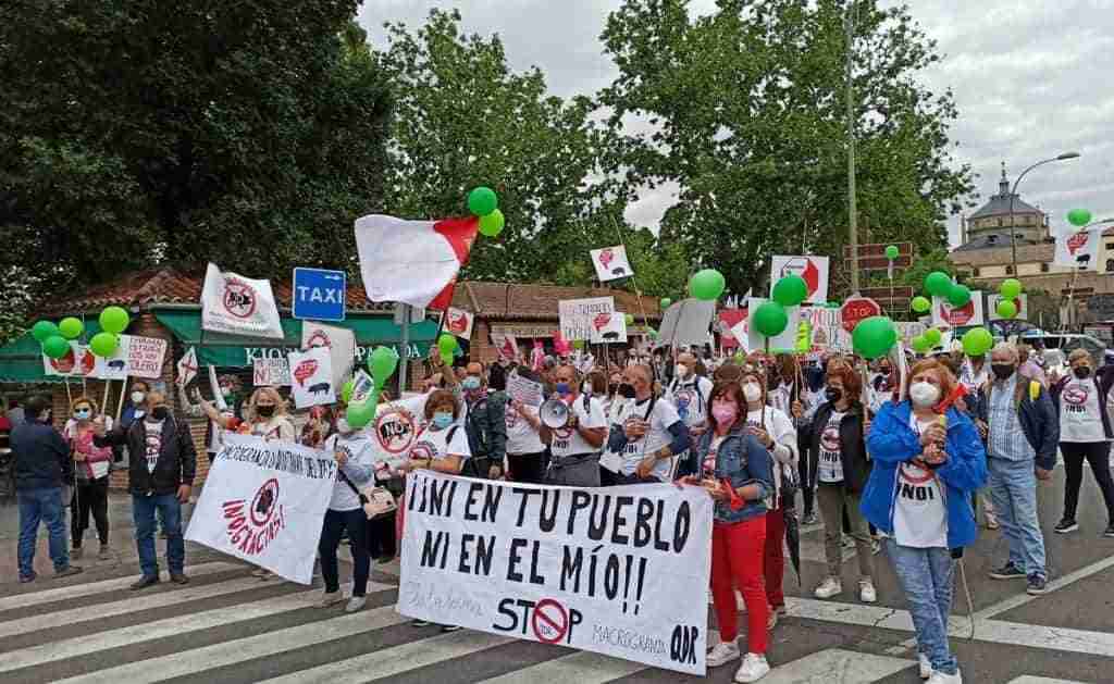 Cientos de personas exigen a Page en Toledo una moratoria a la Ganadería Industrial en Toledo 2